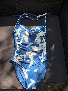 Sea Level Leilana Twist Front One Piece size 8
